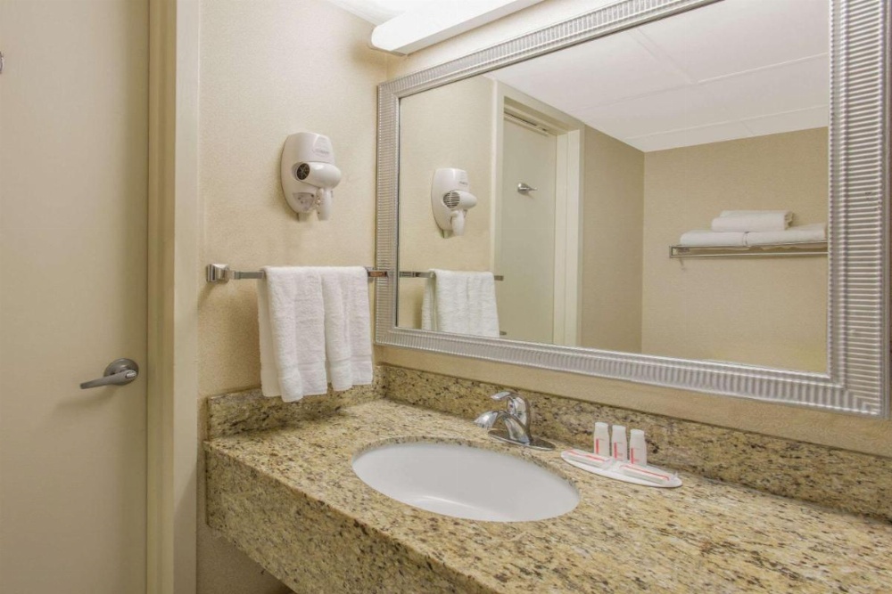 Baymont by Wyndham Fayetteville Fort Bragg Area Image 15