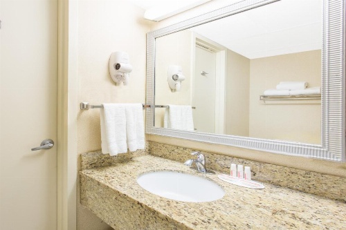 Baymont by Wyndham Fayetteville Fort Bragg Area image 43