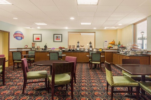Baymont by Wyndham Fayetteville Fort Bragg Area image 5