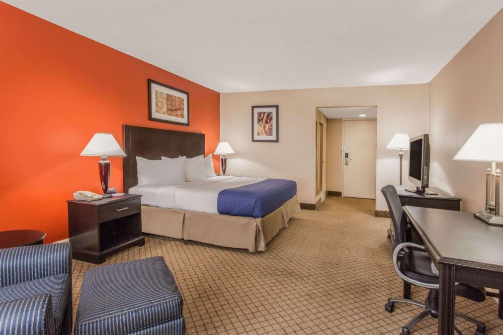 Baymont by Wyndham Fayetteville Fort Bragg Area Image 7