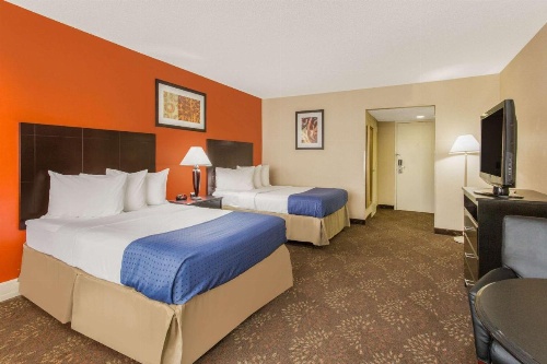 Baymont by Wyndham Fayetteville Fort Bragg Area image 9